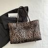 2025 Nuevo Bolso de Hombro Casual Simple de Moda para Viajero, Portátil, Estilo Europeo y Americano Retro, Estampado de Leopardo, Bolso Tote de Gran Capacidad
