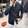 Camisa de marca francesa de alta gama con botones ocultos para hombre, corte slim fit, estilo business casual, resistente a las arrugas, camisa blanca de manga larga, nuevo modelo de primavera