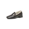 Zapatos pequeños de cuero con forro polar estilo retro británico para mujer 2023 otoño e invierno Nuevos zapatos de piel de vaca con puntera cuadrada y tacón medio grueso peludos