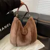 Bolso de Hombro de Felpa Nuevo Otoño e Invierno 2026 para Mujer, Bolso Cruzado de Piel Sintética de Visón de Gran Capacidad, Bolso de Mano Versátil para el Trabajo