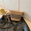 Bolsa Popular de Verão Feminina 2024 Nova Moda Casual Transversal Palha Trançada Versátil Pequena Fresca Bolsa de Palha Trançada