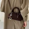 Bolso bandolera minimalista de otoño inspirado en conchas, nuevo diseño de gamuza, adecuado para ir al trabajo, bolso de hombro de felpa, moderno y versátil, estilo retro, bolso de mano para mujer, 2026