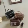 Bolso de mano retro de lujo ligero estilo coreano para mujer, bolso de hombro y cruzado versátil, simple, texturizado, de tendencia, nicho, principios de otoño 2026
