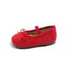 Zapatos de piel para niña 2026 primavera y otoño nuevo estilo zapatos de princesa con lazo para niña, mocasines de suela blanda, zapatos de tela, zapatos sencillos para bebé