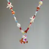 Colar de Maçã de Cerâmica Rosa com Contas Trançadas para Mulheres Pingente de Design Exclusivo Corrente Colorida para Clavícula Corrente Personalizada para Suéter