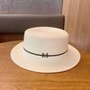 Sombrero de paja blanco elegante de estilo francés para verano, con parte superior plana, para mujer, para vacaciones en la playa, sombrero de copa informal sencillo y combinable.