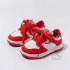 Zapatos para niños, primavera 2024, nuevos zapatos de tablero blanco antideslizantes de cuero para niños, zapatillas para correr para estudiantes de talla mediana y grande.