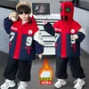 Chaqueta para niño con forro polar añadido y engrosada para otoño e invierno 2026, nuevas parkas infantiles elegantes y resistentes al viento, ropa de invierno para bebé niño, moderna