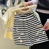 Shorts rayados lindos de estilo veraniego para niños pequeños y niños con estampado de dibujos animados, pantalones casuales holgados para niños y niñas