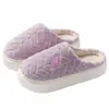 Pantuflas de Algodón para Mujer de Otoño e Invierno Nuevas Antideslizantes Casuales para el Hogar Simples de Pareja Cálidas Engrosadas Calzado de Algodón para Exteriores Estudiante Venta al por Mayor