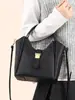 Bolso de mano transfronterizo hecho de piel de vaca de capa superior, bolso de mano para el trabajo, venta al por mayor de comercio exterior, bolso tipo cubo moderno y versátil, bolso personalizado OEM