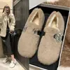 Zapatos peludos chic y sofisticados para el invierno, nueva colección otoño/invierno 2026, forrados de felpa, esponjosos y elegantes