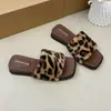 Pantuflas mullidas para mujer, para usar al aire libre, sandalias de felpa para verano, nuevo estilo 2026 con puntera cuadrada francesa, chic y casual, verano