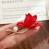 Broche de Flor de Begonia Roja de Gama Alta Femenino Corsage de Planta de Perla Broche de Diseño de Nicho Accesorios para Traje