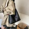 Bolsa Satchel Tipo Balde Retrô para Mulheres 2025 Outono Nova Tendência Bolsa de Ombro Grande de Palha Bolsa Tote para o Dia a Dia