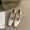 Sapatos femininos prateados de corte baixo, nova versão coreana para primavera e outono, estilo francês, elegantes e etéreos, discretos para o trabalho, sapatos Mary Jane com salto grosso.