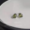 Pendientes de circonita líquida verde oliva de nicho, pendientes femeninos de moda de alta calidad, pendientes con personalidad y temperamento únicos.