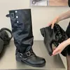 Botas altas negras de diseño estilo coreano 2026 nuevo modelo con plataforma de suela gruesa para aumentar altura estilo caballero botas apiladas para mujer