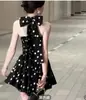 Vestido Strapless com Gola Halter e Laço, com Elegante Design Costas Abertas, Novo Estilo de Verão, Doce e Picante, Cintura Marcada, Emagrecedor, Elegante Vestido Curto