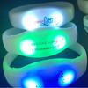 Pulsera Luminosa de Silicona LED Controlada por Mando a Distancia Accesorios de Animación para Conciertos Equipo de Soporte Parpadeante de Colores