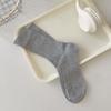 Pilhas Brancas de Meias Femininas para Primavera e Verão, Meias de Algodão Puro Respiráveis sem Costura Estilo Coreano de Cano Médio com Sapatos de Couro Pequenos e Meias Longas para o Verão