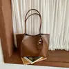 Bolsa feminina retrô de grande capacidade 2026 outono novo bolsa de ombro tote casual simples para trabalho e deslocamento