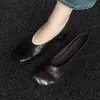 Primeira Camada Couro Bovino Salto Alto Grosso Moda Feminina Sapatos de Salto Único Outono Novo Couro Genuíno Bico Redondo Sapatos de Trabalho Profissionais Sapatos de Salto Baixo Único Femininos