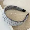 Faixa de Cabeça Elegante Retrô em Camurça, Faixa de Cabeça Versátil de Veludo Pregueado de Aba Larga em Cor Lisa, Grampo de Cabelo Feminino com Atmosfera Preguiçosa