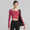Novidade Outono e Inverno 2026 Roupas de Yoga Femininas Tops Esportivos com Bojo para Corrida ao Ar Livre Pilates Fitness Tops Femininos de Manga Longa