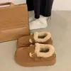 Botas de nieve de suela gruesa para mujer, nueva colección de invierno 2026, forradas de felpa y engrosadas para abrigar, con un diseño peludo, y disponibles en estilos como zapatos tipo gorro y diseños inspirados en Birkenstock.