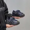 Zapatillas de correr para niños, nuevo estilo otoño/invierno 2025, zapatillas casuales clásicas y versátiles con puntera de concha, tenis, zapatillas deportivas retro para niños y niñas.