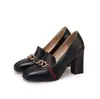 Sapatos de metal da moda com corrente, bico redondo, boca rasa, camada única, salto alto grosso, tamanhos 31-50, sapatos de comércio exterior