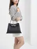 Couro Bovino de Primeira Camada 2026 Novo Modelo Fivela de Fecho Simples de Alto Valor Bolsa Pequena Moda Feminina Bolsa Transversal Bolsa de Mão Tendência