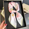 Bufanda de Seda Estilo Coreano con Estampado de Flores de Primavera Bufanda Cuadrada Chal de Alta Gama Protección Solar Bufanda para Cuello Bufanda Cuadrada Pequeña Pañuelo para la Cabeza Bufanda para Mujer