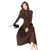 Vestido de Tricô Francês Meia-Gola Novo Estilo Outono/Inverno 2026, Combinado com um Casaco, Camada sobre Camada com um Vestido Suéter Básico, Elegante
