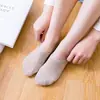 Meias finas de verão femininas de corte baixo com silicone antiderrapante cor sólida tornozeleiras respiráveis calcanhar antiderrapante meias invisíveis japonesas