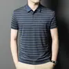 Camiseta de Manga Curta com Gola Lapela de Seda Gelada Respirável 2024 Verão Nova Estilo Coreano Listrada Casual Versátil
