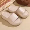 Pantuflas transfronterizas nuevas de suela gruesa para uso en exteriores, estilo ins de moda, color liso, con estampado, para mujer, sensación suave de EVA, chanclas casuales de una sola tira