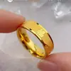 Anel de Aço Titânio, Anel Liso, Superfície Lisa, Anel com a Palavra "Furong" Gravada, Anel Largo Personalizado com Padrão Embossado, Anel de Casal Atacado Sem Desbotamento
