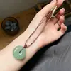 Pendente da Paz em Jade Aventurina Natural Pingente de Arenito Verde Novo Estilo Chinês Jade Hetian Verde Claro Ornamento de Colar Alternativo