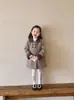 Abrigo de lana para niña 26 invierno nuevo estilo ins retro acolchado engrosado chaqueta estilo princesa para bebé top de longitud media