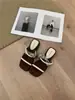 Chuyuji Sandálias de Dedo com Salto Anabela para Mulheres, Design de Nicho de Uma Tira, Para Uso Externo no Verão, Novas Sandálias Estilo Francês 2025, Sola Grossa Confortável