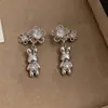 Brincos Pingente de Coelho em Zircônia Super Brilhantes, Modernos e Simples, Luxo Leve com Sensação de Alto Padrão, Brincos de Design Único, Acessórios de Joias de Nicho