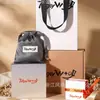 Caja de joyería de alta gama, minimalista, con diseño personalizado, que cuenta con un cierre magnético y una presentación tipo libro, adecuada para anillos, colgantes, pulseras, collares y otras joyas.