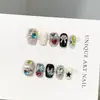 Puntas de uñas cortas de alta gama hechas a mano y de colores con lindos pedrería en forma de corazón europeos y americanos, parches de uñas postizas brillantes