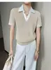 Camiseta de Tricô Manga Curta com Gola Polo Caqui Estilo Old Money para Mulheres, Estilo Francês de Verão, Ombro Normal, Cor Contrastante 10816