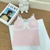 2611 # Camisola de Encaje Estilo Deseo Puro para Mujer con Copas, Cuello en V, Corte Ajustado, Favorecedor, Adecuada para Usar en Capas o Sola