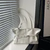 2026 Bolsa de Axila em Couro Oleoso Grande Capacidade Versátil para o Dia a Dia Bolsa Tote Toque de Luxo Bolsa Feminina Retrô Exquisita Bolsa de Ombro