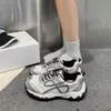 Suela Suave Versátil Verano 2026 Malla Deportivas Casuales para Mujer Ligeras Modernas Nuevas Transpirables Zapatos de Papá Cómodos para Mujer