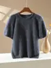 Blusa feminina de tricô com textura macia, manga curta bufante escovada e espessa, corte justo, cor sólida básica